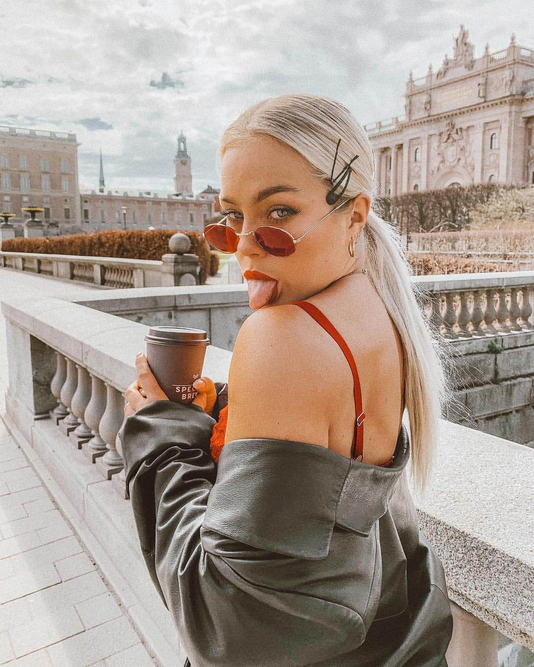 アンジェリカ・ブリックさんのインスタグラム写真 - (アンジェリカ・ブリックInstagram)「Lady in red on a Tuesday💃🏼 and always coffee on the go! I think I’ll turn into a coffee cup soon if I continue to drink this much coffee haha. And always with a bit of oat milk in it! #LoveGuess」4月24日 6時54分 - angelicablick