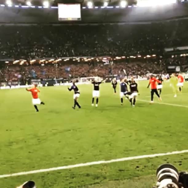 ケヴィン・カンプルのインスタグラム：「Wahnsinn wir sind im Finale 😍❤️❤️!!! I Love this Team ❤️🙏#finale #rbl #kk44 #wirholendenpokal」