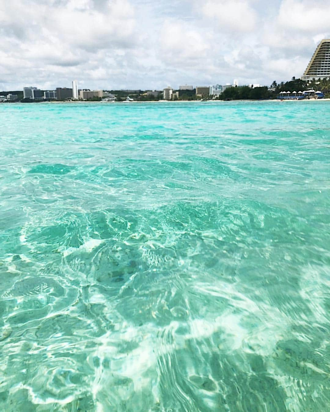 清水沙也佳さんのインスタグラム写真 - (清水沙也佳Instagram)「Good morning!!! 数年ぶりにグアムに来ています🏝 やっぱり自分は美味しいもの食べる旅より、ビーチでのんびりする旅が大好き。  #しみさや旅 #guam #beach #グアム #ビーチ」4月24日 7時26分 - sayaka__shimizu