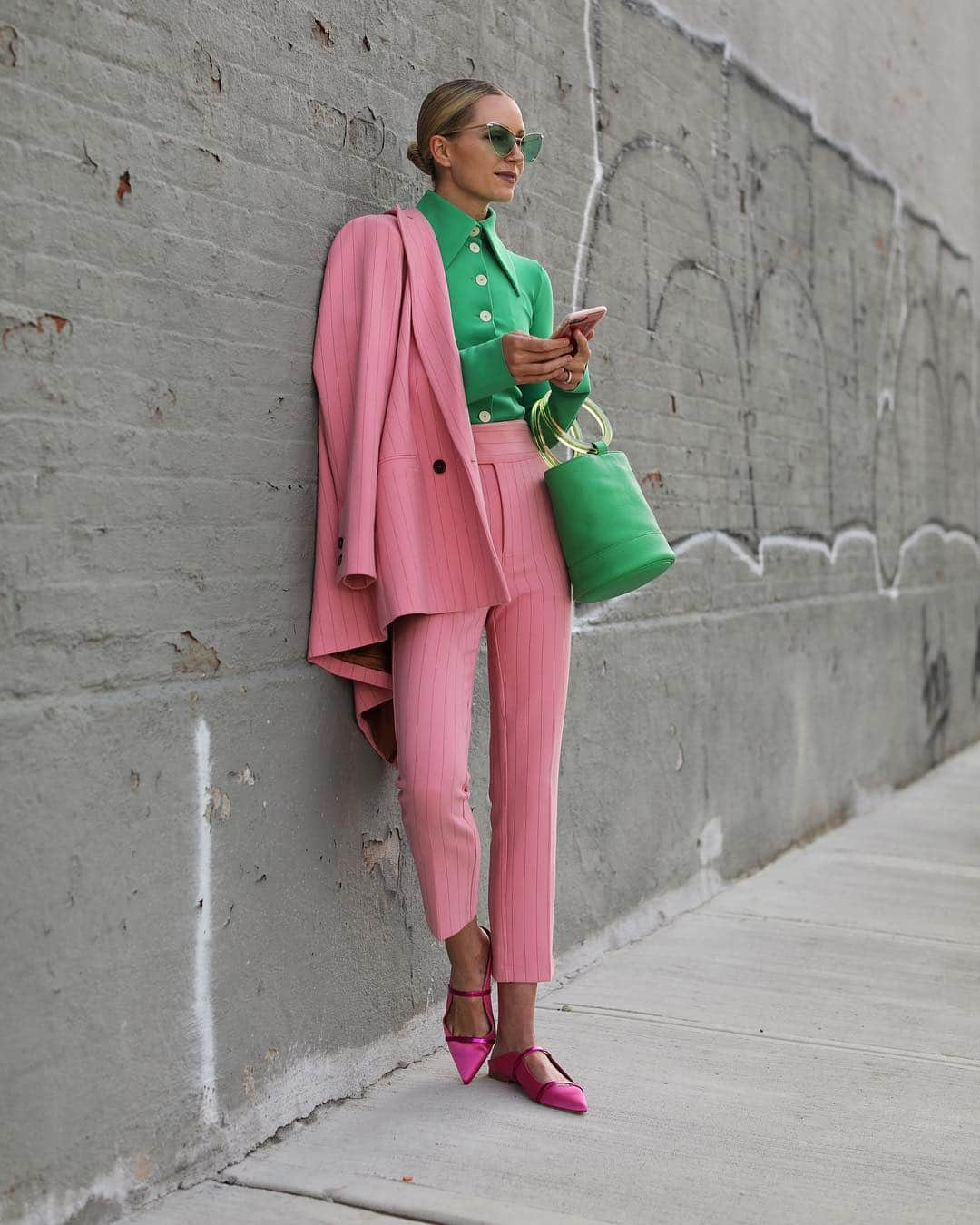 ブレア・イーディーさんのインスタグラム写真 - (ブレア・イーディーInstagram)「<🍉🍉🍉 it’s officially spring suiting season> #malonesouliers #pinkandgreen」4月24日 7時35分 - blaireadiebee