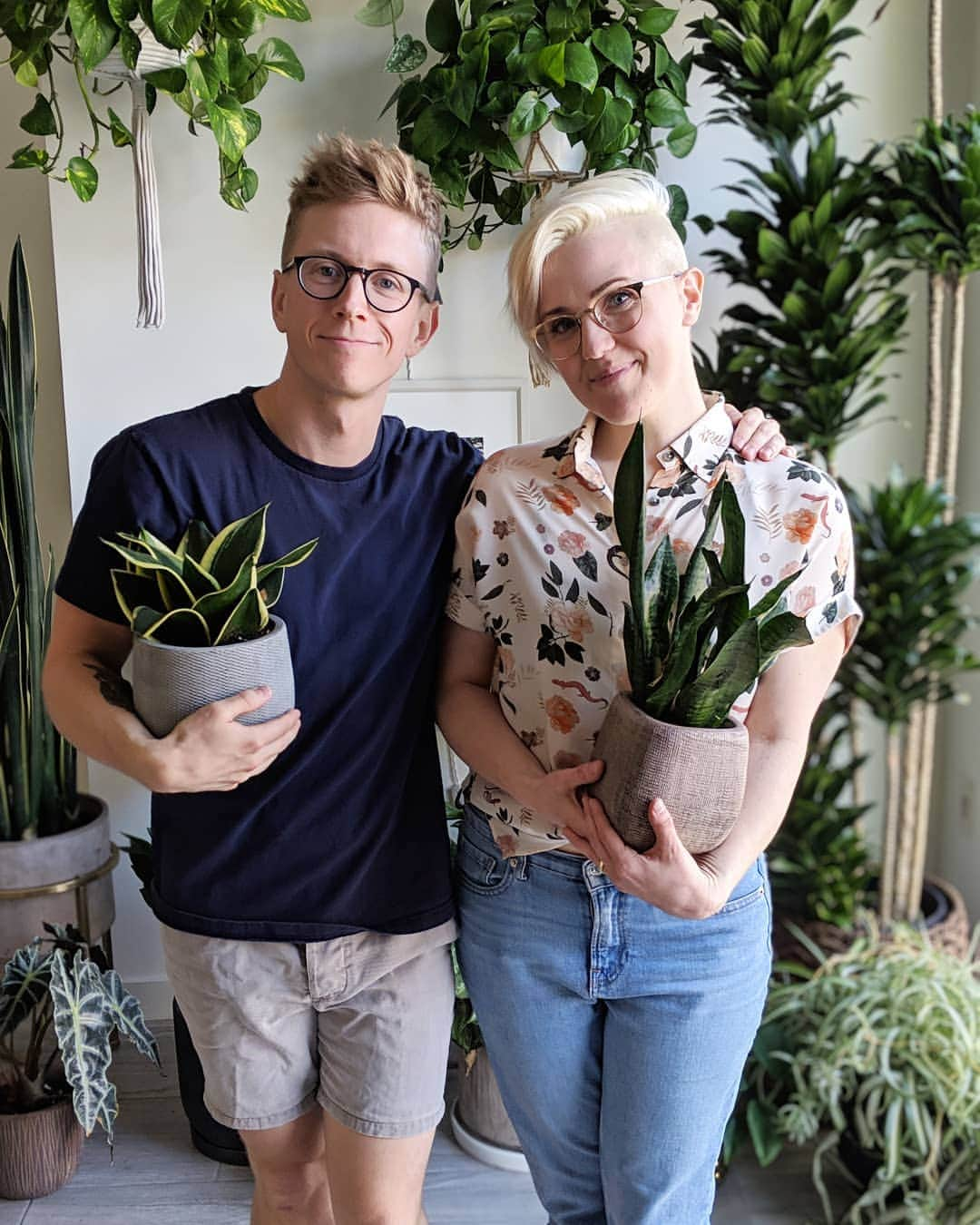 ハナー・ハートさんのインスタグラム写真 - (ハナー・ハートInstagram)「I'm so glad we decided to adopt. --- Also we filmed a brand new collab which you should check out NOW! YouTube.com/tyleroakley @tyleroakley」4月24日 7時35分 - harto