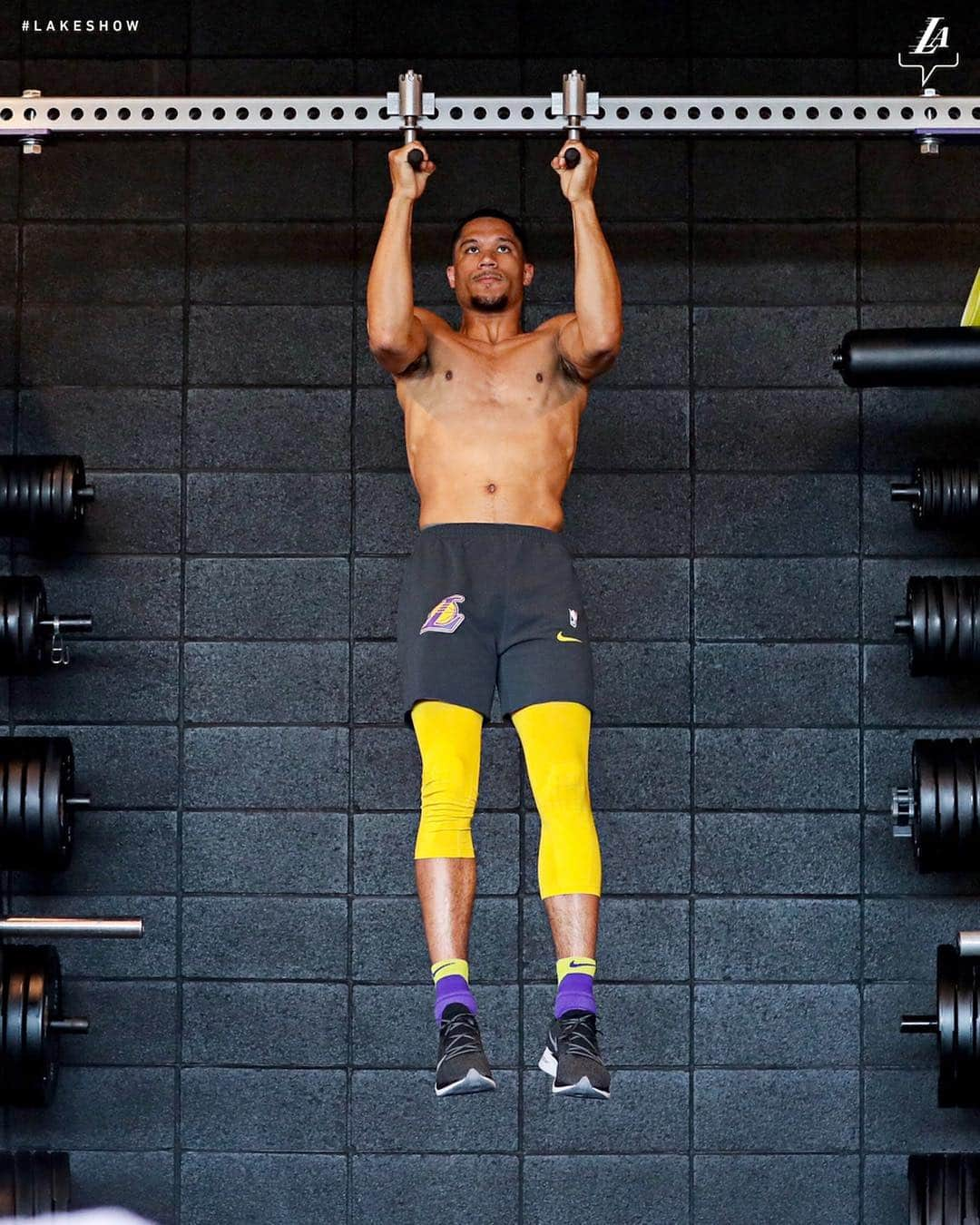 Los Angeles Lakersさんのインスタグラム写真 - (Los Angeles LakersInstagram)「Strength comes from the Hart 💜🏋️‍♂️」4月24日 7時39分 - lakers