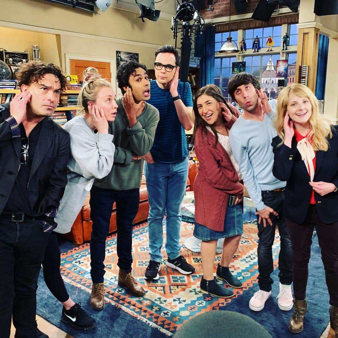 ジョニー・ガレッキさんのインスタグラム写真 - (ジョニー・ガレッキInstagram)「Radio days. @kaleycuoco @kunalkarmanayyar @therealjimparsons @missmayim #simonhelberg @themelissarauch @bigbangtheory_cbs」4月24日 7時40分 - sanctionedjohnnygalecki