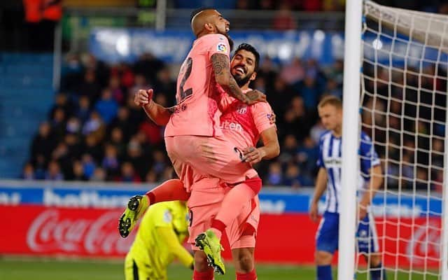 アルトゥーロ・ビダルさんのインスタグラム写真 - (アルトゥーロ・ビダルInstagram)「+3 🔵🔴💪🏽💪🏽 excelente triunfo equipo!!👍🏼😉 @luissuarez9 y @carlesalenya ⚽️⚽️👏🏼👏🏼」4月24日 7時52分 - kingarturo23oficial