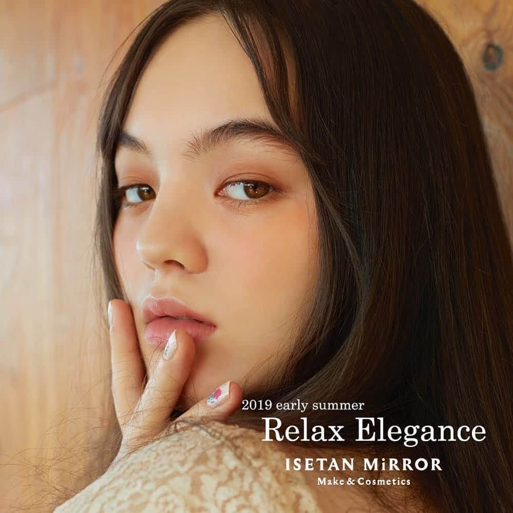 ISETAN MiRRORさんのインスタグラム写真 - (ISETAN MiRRORInstagram)「. .  ISETAN MiRROR .  2019 early summer TREND MAKE-UP . . , 【Relaxing Elegance】 . . 素肌をいかしたベースとオレンジカラーでまとめた、クールな中に甘さのあるイセタン ミラーがおすすめする初夏メイクアップ。 . 是非、お試しください。 . . . メイクアップムービーロングバージョンはイセタン ミラー各店サイネージやホームページ、IGTVで配信予定です。 ＊一部、サイネージのない店舗がございます。 . . .  #isetanmirror #イセタンミラー #2019earlysummer #earlysummer  #初夏 #初夏メイク #relaxingelegance  #リラックスエレガンス #trendmakeup #トレンドメイク #makeugmovie #movie #メイクアップムービー  #メイク動画 #4月24日から #make #makeup #メイク#メイクアップ #cosme #cosmetics #コスメ #化粧品 #allstores  #藤田エミリ #model #コスメ好きさんと繋がりたい  #メイク好きな人と繋がりたい  hair&makeup @matsuno71  model @7_emil_y」4月24日 8時02分 - isetanmirror