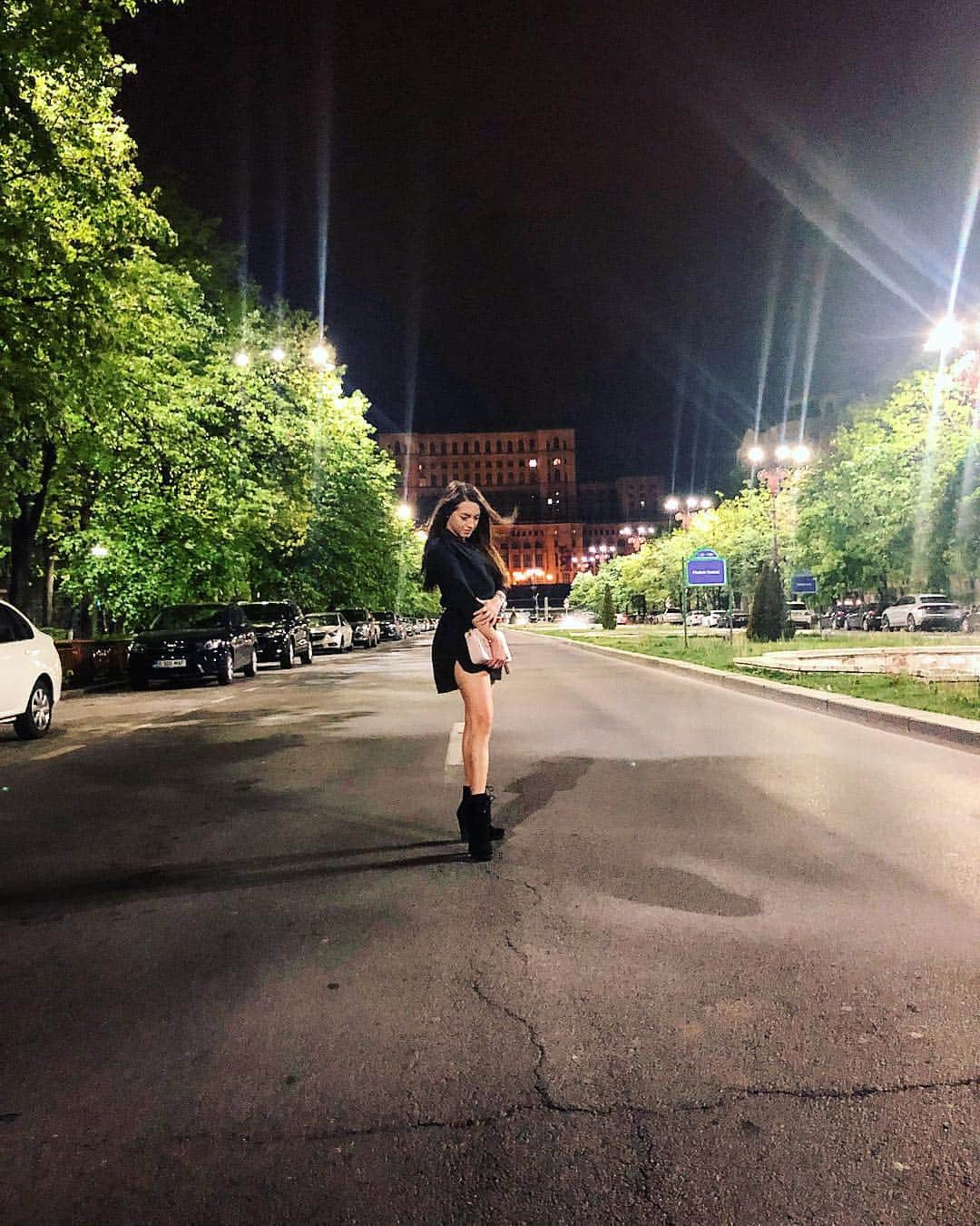 ラリサ・ヨルダケのインスタグラム：「Stars, hide your fires; Let not light see my black and deep desires. 🌪 #StormyThinkingInTheNight」