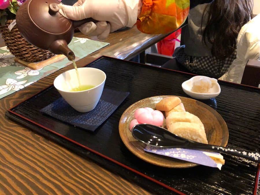 さが農村さんのインスタグラム写真 - (さが農村Instagram)「. 先月3月15日に佐賀県基山町にオープンした「和カフェ　空とたね」。 オーナーは基山町のアスパラガス農家の増永さんです。 . 周りはのどかな田園に囲まれていて、季節のランチや煎茶セット、うれしの紅茶セットなどがいただけます。 . 本日は「季節のランチ」をいただきました！ . パンは増永さんが作ったアスパラや人参が入ったものと、自家製アスパラのディップがのったトートト工房のパン。 スープには、大～きなアスパラがごろごろ。 季節の一品は、アスパラとつくしが入った白和え。 . こだわりのお茶は基山町や嬉野市のもの、セットのお菓子は地元の加工グループ“ちぎりの里”のかりんとうや地元菓子店のものも。 . メニューは一品一品オーナーのこだわりがあり、地域とのつながりも深く、とってもあたたかい雰囲気のお店です^^ . ゆっくりのんびり過ごしたいときにぜひお出かけください♪ . 〈和カフェ　空とたね〉 ▪️営業日：11:30～17:00（毎週金・土曜のみ） ▪️住所：基山町園部2254-1 ▪️TEL：‪090-8411-8058‬ . . さが農村ひろばのホームページ(TOPページ) https://saga-nouson.jp/ . . #さが農村#佐賀産#佐賀#サガ#saga#基山町#和カフェ空とたね」4月24日 8時30分 - saganouson