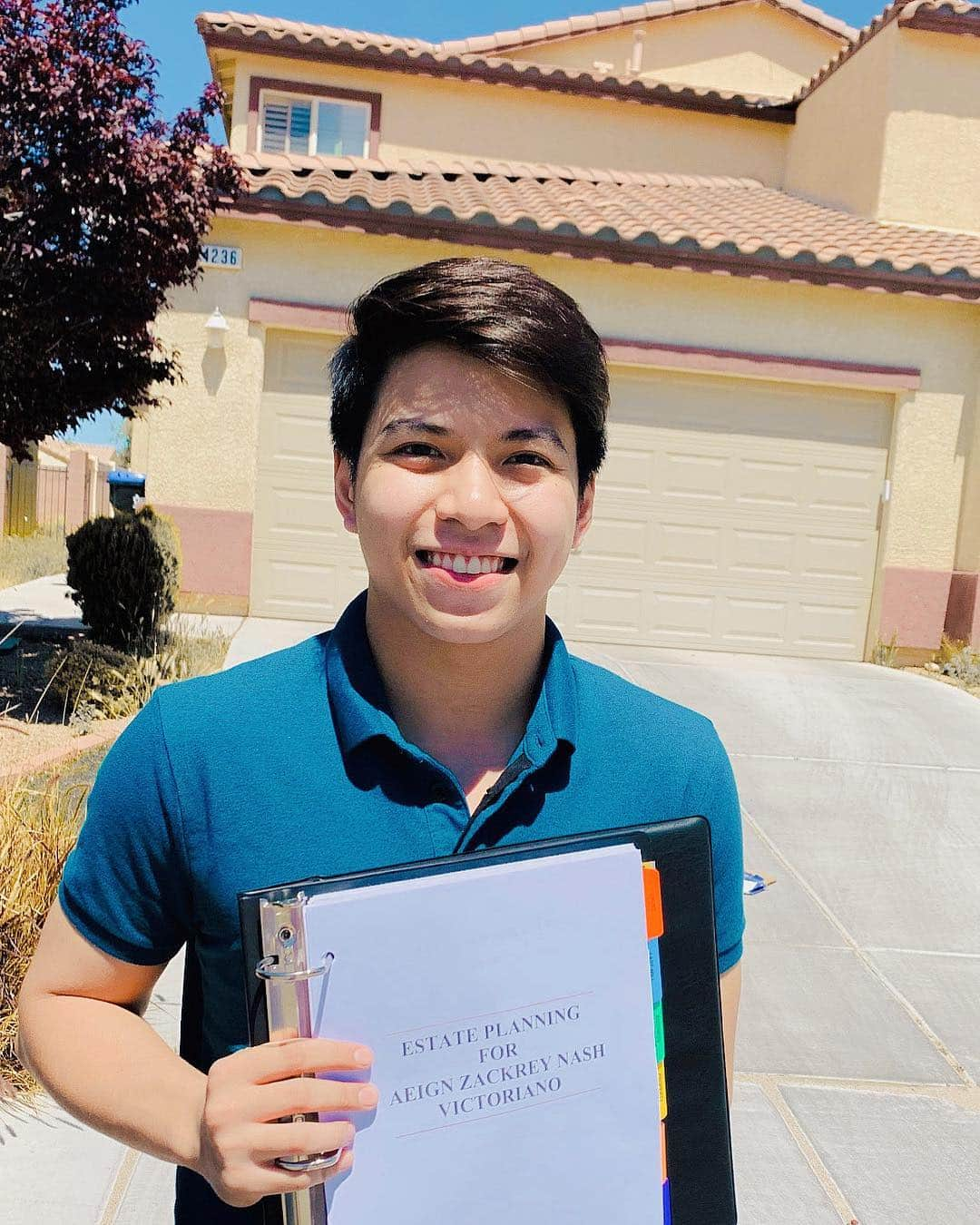 Nash Aguasさんのインスタグラム写真 - (Nash AguasInstagram)「Finally, this house is officially and legally mine!!!! Thank You po! 🙏🏻☝🏻」4月24日 8時36分 - zackwey