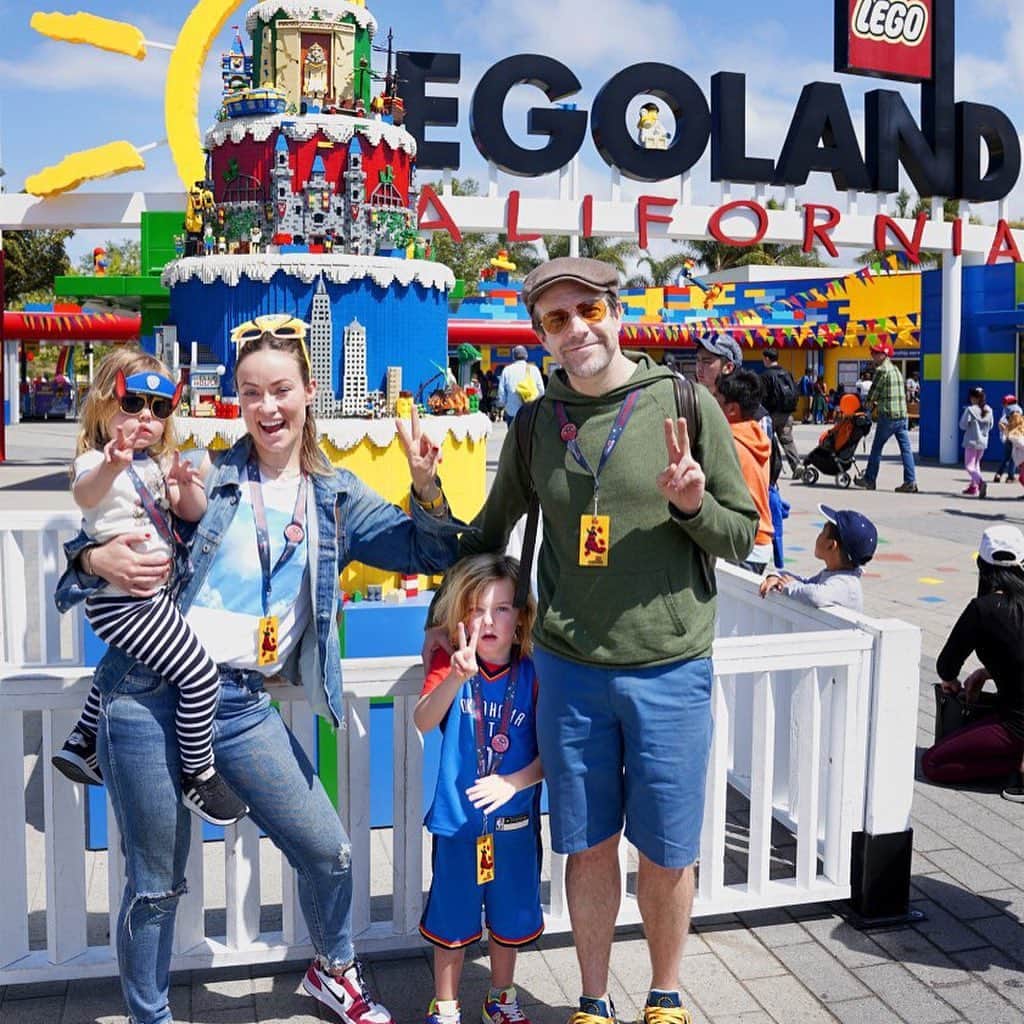 People Magazineさんのインスタグラム写真 - (People MagazineInstagram)「Party of four! Jason Sudeikis and Olivia Wilde's son Otis turned 5, and to celebrate, they took him and their 2-year-old daughter Daisy to LEGOLAND for an action-packed day of fun. ❤️ | 📷: Sandy Huffaker/Legoland」4月24日 8時46分 - people