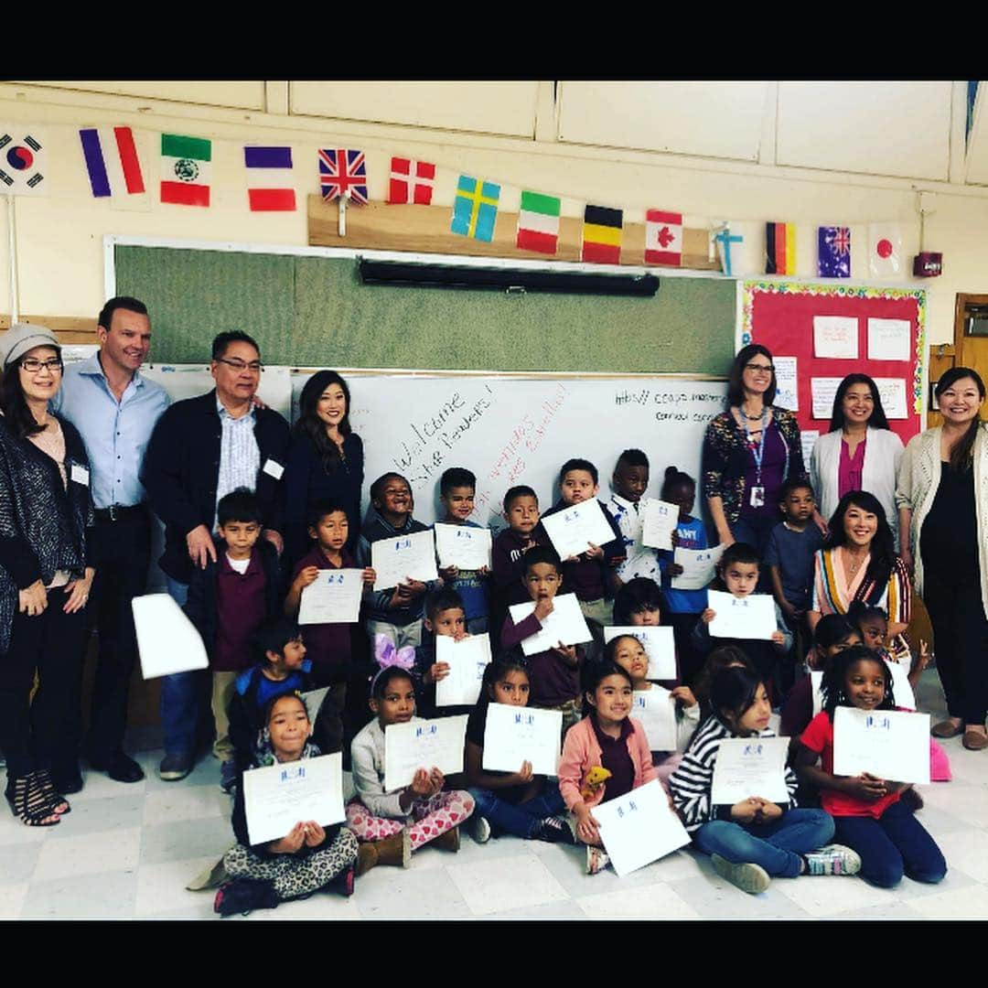 クリスティー・ヤマグチさんのインスタグラム写真 - (クリスティー・ヤマグチInstagram)「ADF board member (and my better half :) @brethedican entertaining our students with story time at the Always Reading end of year celebration. So proud of these students and their families who shared hundreds of books together this year to create a literacy rich environment at home. It’s all about #familyengagement @alwaysdream #earlyliteracy #oaklandusd #closetheacheivementgap link in bio」4月24日 9時00分 - kristiyamaguchi