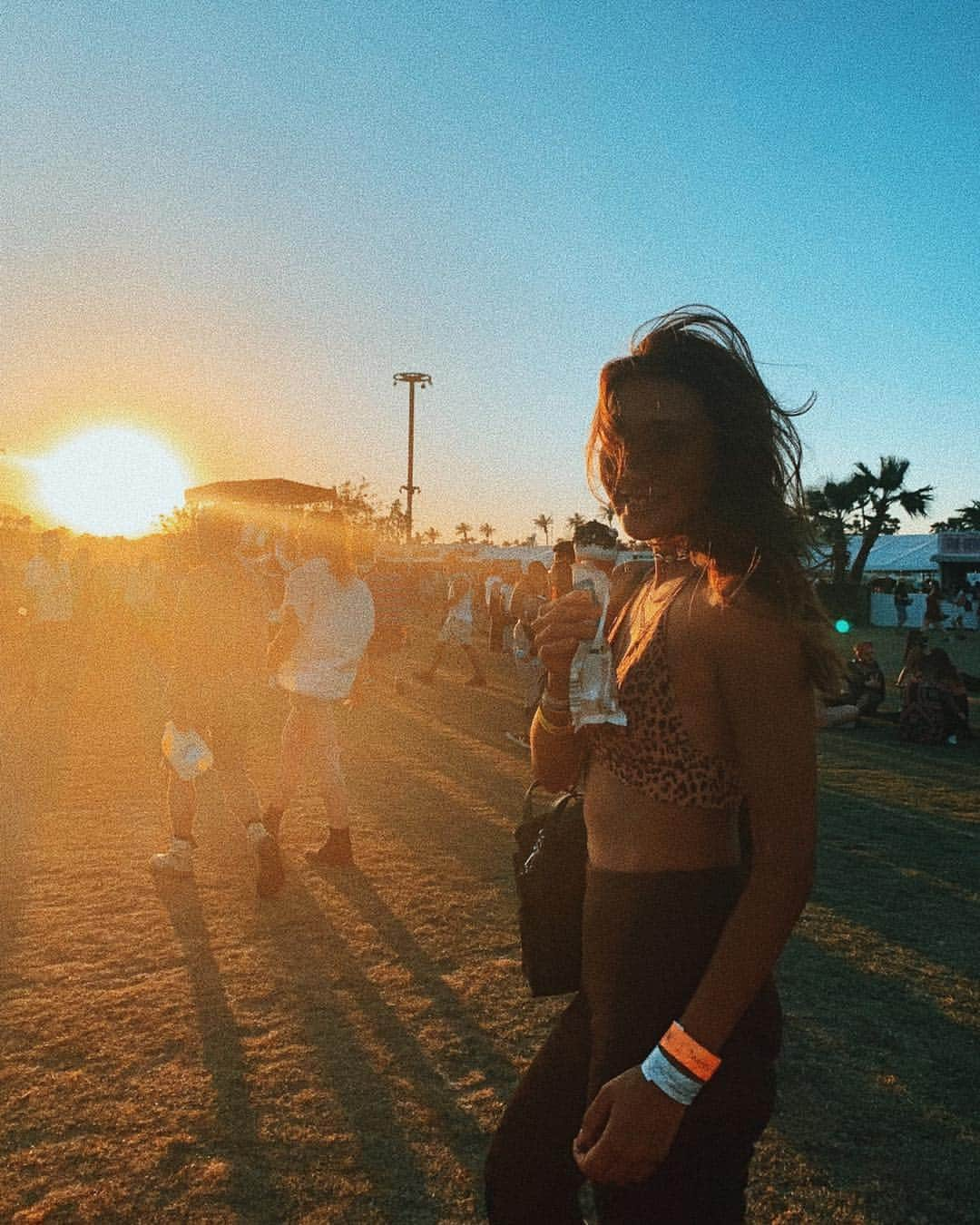 小竹麻美さんのインスタグラム写真 - (小竹麻美Instagram)「coachella day3❤️ いっぱいステージ見れて満足な日。 夕陽のコーチェラは、ほんとにキレイ！ （そしてやっぱり去年のビヨンセが素晴らしすぎた🤫） .  #coachella#coachella2019#coachellaoutfit#ootd #コーチェラ」4月24日 8時57分 - asamikotake