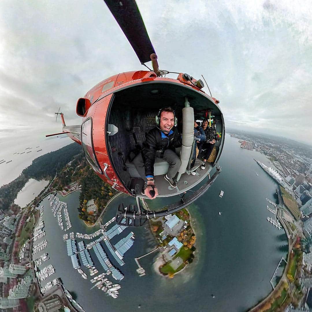 Official RICOH THETAさんのインスタグラム写真 - (Official RICOH THETAInstagram)「We want to know what’s on your bucket list! 😃 A helicopter ride was definitely on ours ✔️ . 📸 : @ryanlittle_director . #theta360 #vancouver #explore #whistler」4月24日 9時02分 - theta360official