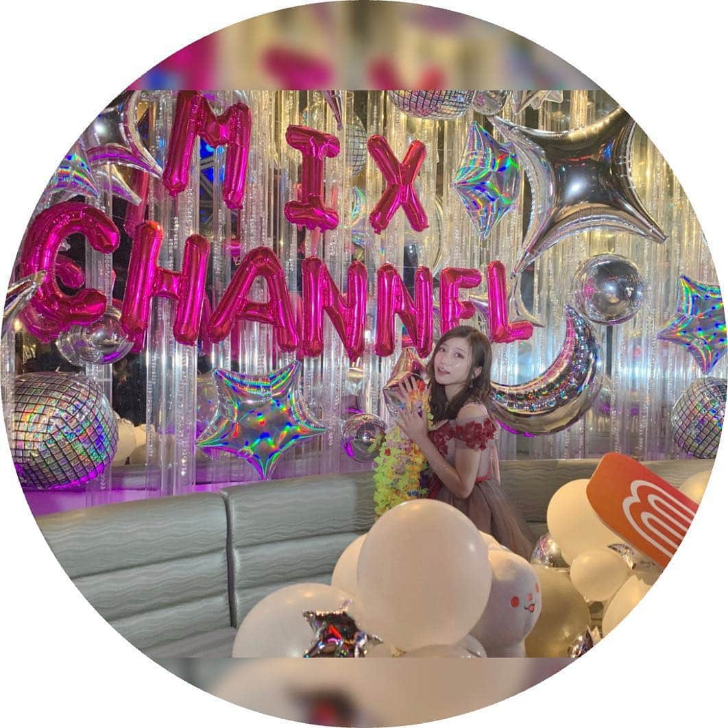 藤巻碧さんのインスタグラム写真 - (藤巻碧Instagram)「この度、藤巻あおいのMixChannel公式アイテムがつくられることが決定致しました…︎❤︎ . お仕事との兼ね合いで、 なかなか配信に時間が取れずタレント活動との両立に限界を感じ、引退イベントのつもりで挑戦させて頂きました。 . ですがファンの方が一気に追い上げて下さってこうして公式アイテムになることができ、まだミクチャにいてもいいのかなと私に思わせてくれました。 . ファンのみなさんは いつも笑顔をありがとうと言ってくれるのですがその笑顔を守ってくれてるのはファンのみんなです.🤝♥️ いつもありがとう‎☺︎ 配信中にちゃっかりインタビューも受けさせて頂きました。🎞 ＿＿＿＿＿＿＿＿＿＿＿＿＿＿ ※残り8秒でミクチャ最大アイテムがきてイベント終了したため顔面崩壊している様子…笑 ＿＿＿＿＿＿＿＿＿＿＿＿＿＿＿ #Mixchannel #ミクチャ #LIVE #party #dress #藤巻あおい」4月24日 9時03分 - aoi_fujimaki_s2