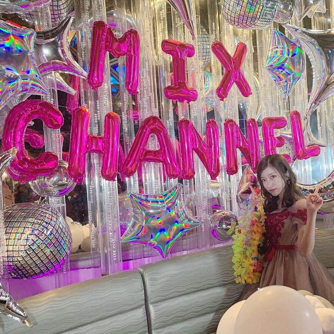 藤巻碧さんのインスタグラム写真 - (藤巻碧Instagram)「この度、藤巻あおいのMixChannel公式アイテムがつくられることが決定致しました…︎❤︎ . お仕事との兼ね合いで、 なかなか配信に時間が取れずタレント活動との両立に限界を感じ、引退イベントのつもりで挑戦させて頂きました。 . ですがファンの方が一気に追い上げて下さってこうして公式アイテムになることができ、まだミクチャにいてもいいのかなと私に思わせてくれました。 . ファンのみなさんは いつも笑顔をありがとうと言ってくれるのですがその笑顔を守ってくれてるのはファンのみんなです.🤝♥️ いつもありがとう‎☺︎ 配信中にちゃっかりインタビューも受けさせて頂きました。🎞 ＿＿＿＿＿＿＿＿＿＿＿＿＿＿ ※残り8秒でミクチャ最大アイテムがきてイベント終了したため顔面崩壊している様子…笑 ＿＿＿＿＿＿＿＿＿＿＿＿＿＿＿ #Mixchannel #ミクチャ #LIVE #party #dress #藤巻あおい」4月24日 9時03分 - aoi_fujimaki_s2