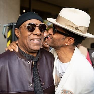 エリック・ベネイさんのインスタグラム写真 - (エリック・ベネイInstagram)「Yeah I kissed Stevie Wonder! I did it! and..and..AND??!」4月24日 9時05分 - ericbenet