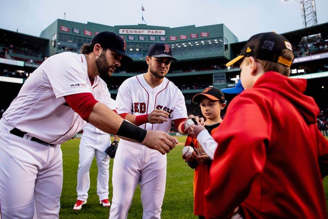 ボストン・レッドソックスさんのインスタグラム写真 - (ボストン・レッドソックスInstagram)「New friends 😊」4月24日 9時27分 - redsox