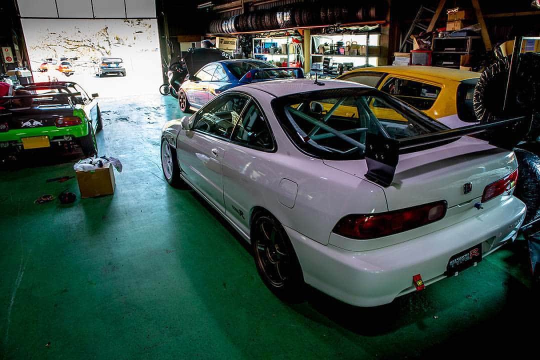 のインスタグラム：「_ K24 Swapped Honda DC2 Integra Type R _ Shot: 20-Apr 2019 at @aslan_inc_japan A DC2R which came from abroad and joined "Attack TSUKUBA 2019 ( @tuningcartimeattack )". owner: @klau99 photo: @mistbahn _ _ JP) アスランさんにて撮影。 Attack筑波2019に参戦された海外から来日のDC2R。 _ _ #hondaintegra #dc2 #dc2r #dc2integra #itr #dc5 #インテグラ #ホンダインテグラ #integra #hondaintegratyper #rsx #acurarsx #aslan #アスラン #k20 #k20a #kswapped #kswap #k24 #kseries #hondabeatpp1 #ホンダビート #pp1 #trackcar #trackstance #trackspec #timeattack #timeattackjapan #tuningcartimeattack」
