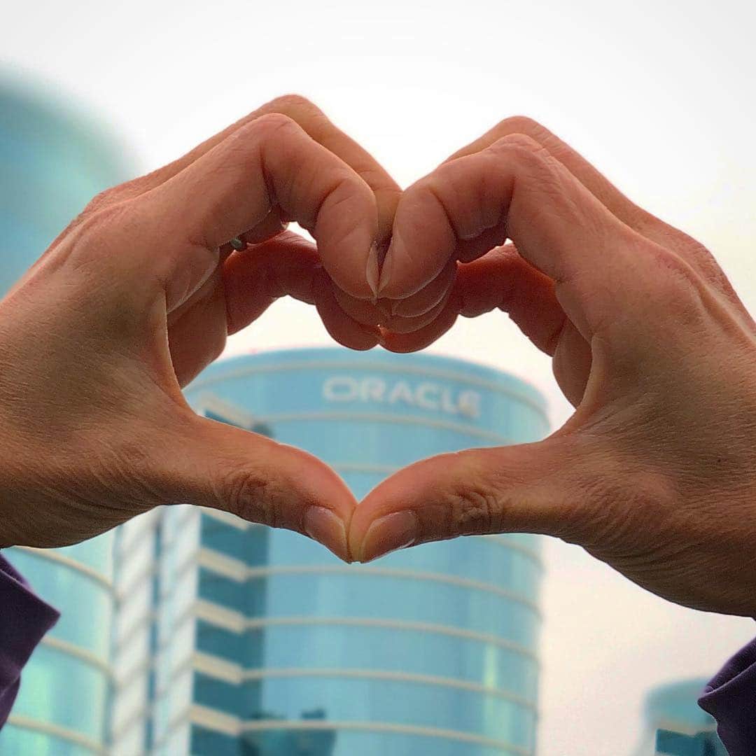 Oracle Corp. （オラクル）さんのインスタグラム写真 - (Oracle Corp. （オラクル）Instagram)「The heart of our business is to help your business. We’re helping 430,000 customers spanning over 175 countries to seize business opportunities and solve real, tangible challenges. That’s a lot of different customers with a lot of different challenges! And we’re here to empower each and every company, from startups to SMBs to enterprises, to reimagine the way they do #business, build #experiences, and #innovate.」4月24日 9時24分 - oracle