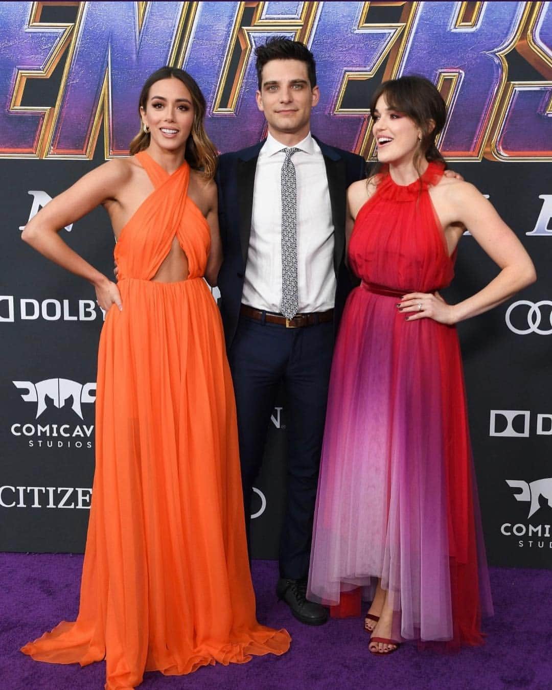 クロエ・ベネットのインスタグラム：「My three best friends! Lil, Jeff, and the ab line that I flexed so hard for, that I might have peed my dress. #lovethegang #avengersendgame」