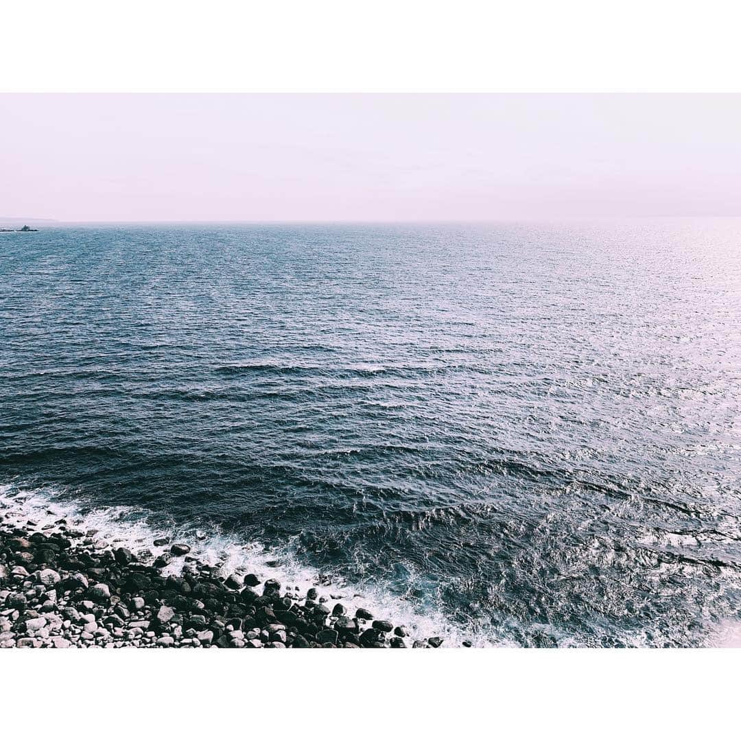 沙央くらまさんのインスタグラム写真 - (沙央くらまInstagram)「波の音にゆられながら 神秘的な時間に浸る  そんな時間がたまに必要になるんです。  #沙央くらま #コマスタ #ilovesea #海が好きな人と繋がりたい  #写真好きな人と繋がりたい」4月24日 9時44分 - kurama_sao