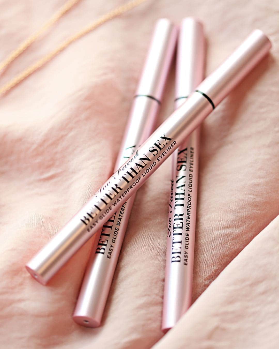 Too Facedさんのインスタグラム写真 - (Too FacedInstagram)「Add a SEXY step to your eye glam with our Better Than Sex Eyeliner! 🖤 The EASIEST and most amazing eyeliner you'll ever use...it's Better Than Sex! #betterthansex #toofaced」4月24日 9時44分 - toofaced