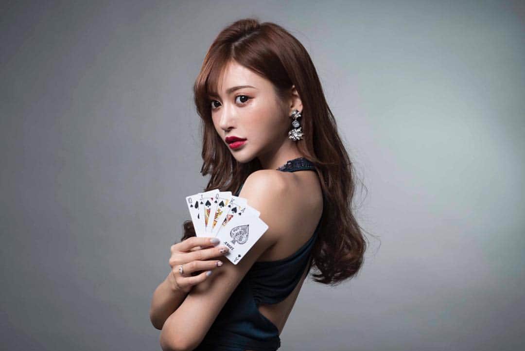 一劍浣春秋さんのインスタグラム写真 - (一劍浣春秋Instagram)「S級女優有多屌？ 以明日花キララ為例！  之前在TRE 台北國際成人展與明日花キララ的合作可說讓我們大開眼界，一般來說要找女優大多和經紀公司談好就行，但明日花這種等級的女優不同，不只從發出邀請到成交要花比平常更久的時間，還要針對她的弱點攻略⋯  #一劍浣春秋  #明日花キララ  #明日花綺羅」4月24日 9時45分 - chee828
