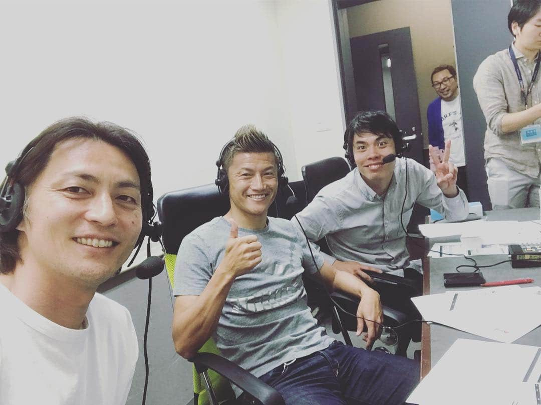 原大悟さんのインスタグラム写真 - (原大悟Instagram)「初めて日本がFIFAの国際大会で決勝に進んだ大会、1999ワールドユースナイジェリア大会‼️ 決勝進出を決めた準決勝のウルグアイ戦のアーカイブ放送を黄金世代のお二人と収録してきました。 裏話やら播戸さんのモノマネやら、永井さんのスーパーゴールやら。 極上のおよそ2時間‼️ ぜひチェックしてみてください。 初回放送は4月26日22時半〜 jsports2で！オンデマンドのサッカーフットサルパックなら1000円で見られますので、この1試合だけでも元取れると思います。ぜひ！  https://jod.jsports.co.jp/football  #jsports #永井雄一郎 #播戸竜二 #黄金世代 #稲本潤一 #11分で途中出場途中交代 #その時ベンチにいた播戸さんの話 #腹抱えるほど笑った」4月24日 9時56分 - daigoso