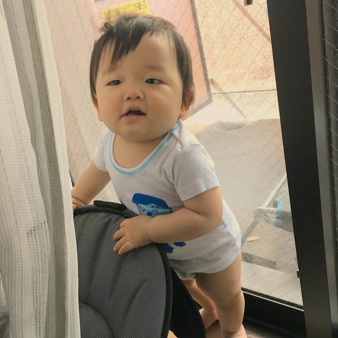 山西章博さんのインスタグラム写真 山西章博instagram 下着で逃げ回る人 赤ちゃん 嫡男 せがれ 下着 コッシー 着替えたくない 耳だけ似てる 耳以外も似て来た これ以上似るな ママリ パパリ ベビフル ベビリトル コドモノ Mamanoko コノビー Mamanoko