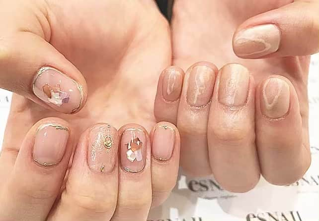 esNAILさんのインスタグラム写真 - (esNAILInstagram)「〻〻〻 🍃〻 . .  #nail#nails#nailart#naildesign#esnail#esnail_shibuya#gelnail#ネイル#エスネイル#ジェルネイル#esネイル#ネイルデザイン#美甲#newnail @esnail_la#シンプルネイル#春ネイル#シェルネイル#ニュアンスネイル」4月24日 10時00分 - esnail_japan