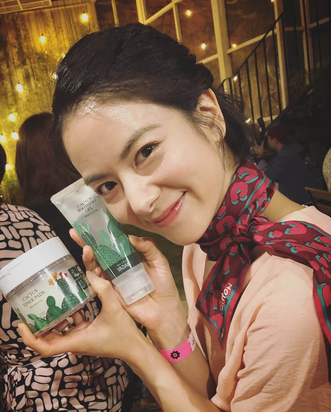 秋葉里枝さんのインスタグラム写真 - (秋葉里枝Instagram)「#바로스코퍼레이션 1주년 기념파티 🎉 많은 사람들 만나서 얘기 나누고 선물도 받고 좋은 노래도 듣고 행복한 시간이었습니다! 미녀들의수다 시절부터 10년 넘게 항상 우리를 챙겨주시는 한국친정언니 @anney_an_love ❤️ 사업도 잘하고 방송도 잘하고 육아도 잘하고 참 대단한 언니 ✌️ 앞으로도 #바로스코퍼레이션 그리고 @lovebazaar_online 응원할게요!! 仲良しのタレントのお姉さんの会社の一周年記念パーティーにお邪魔してきました🎉 なんでも出来ちゃうソニョンオンニ！ 彼女のパワーに尊敬します❤️ 今後も応援しまぁす！！」4月24日 10時09分 - rie_akiba