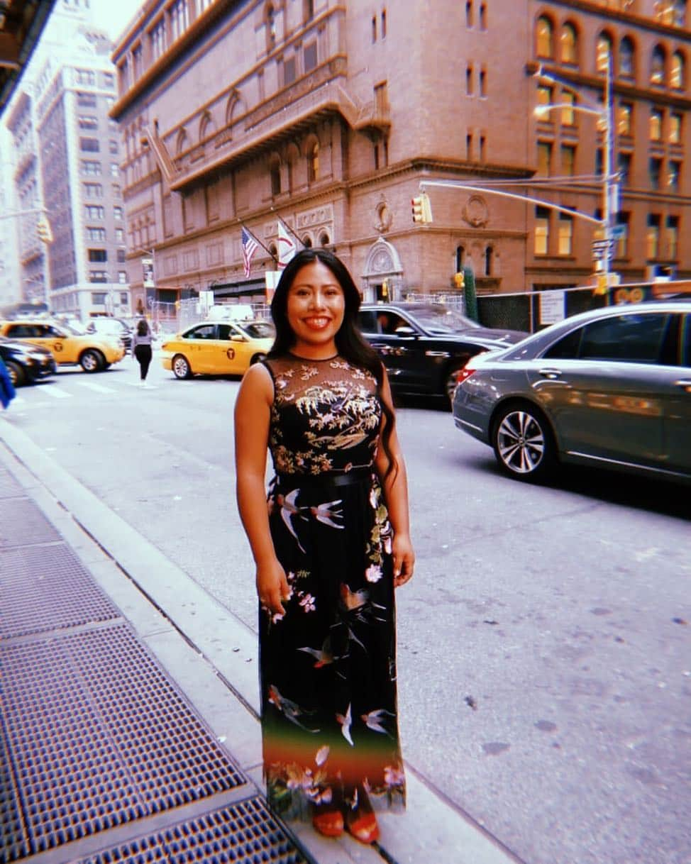 ソフィー・ロペスさんのインスタグラム写真 - (ソフィー・ロペスInstagram)「Look out NYC! ❤️ #yalitzaaparicio in #redvalentino」4月24日 10時14分 - sophielopez