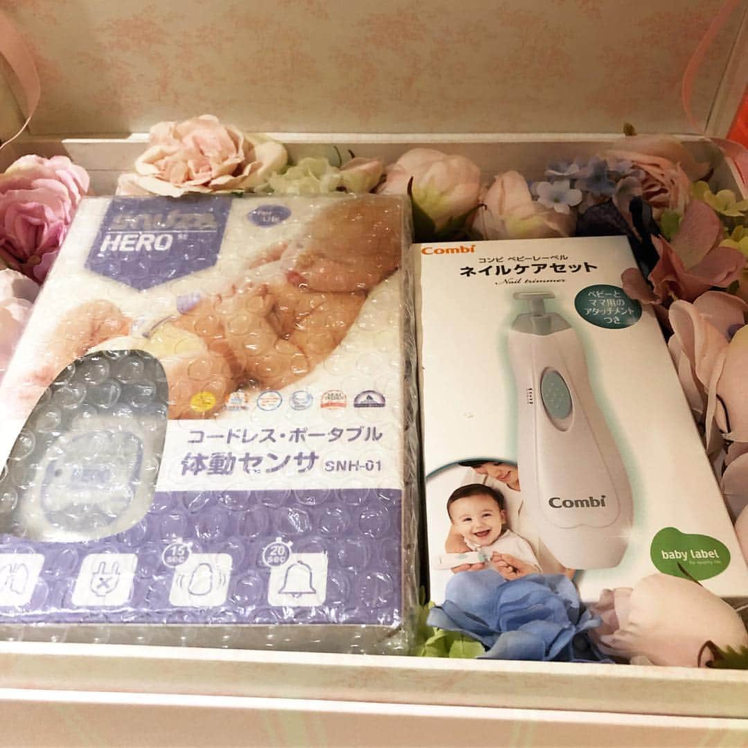 美馬怜子さんのインスタグラム写真 - (美馬怜子Instagram)「大好きな子が来てくれました💖✨ しかも、たくさんのプレゼントを持って🎁☺️❤️ ゆうりちゃん、ありがとう💖 . #ベビーグッズ #素敵なプレゼント #体動センサー #ネイルケアセット #ピンクのワンピース #スイートマミー @yuurimorishita #忙しいなか本当にありがとう」4月24日 10時14分 - mimaryoko