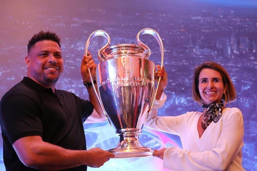 ロナウドさんのインスタグラム写真 - (ロナウドInstagram)「Hoje visitei a exposição Deu Liga! UEFA Champions League no @farolsantander. Ela celebra a diversidade dentro de campo e mostra que o futebol une todas as pessoas. Visita lá!!」4月24日 10時17分 - ronaldo