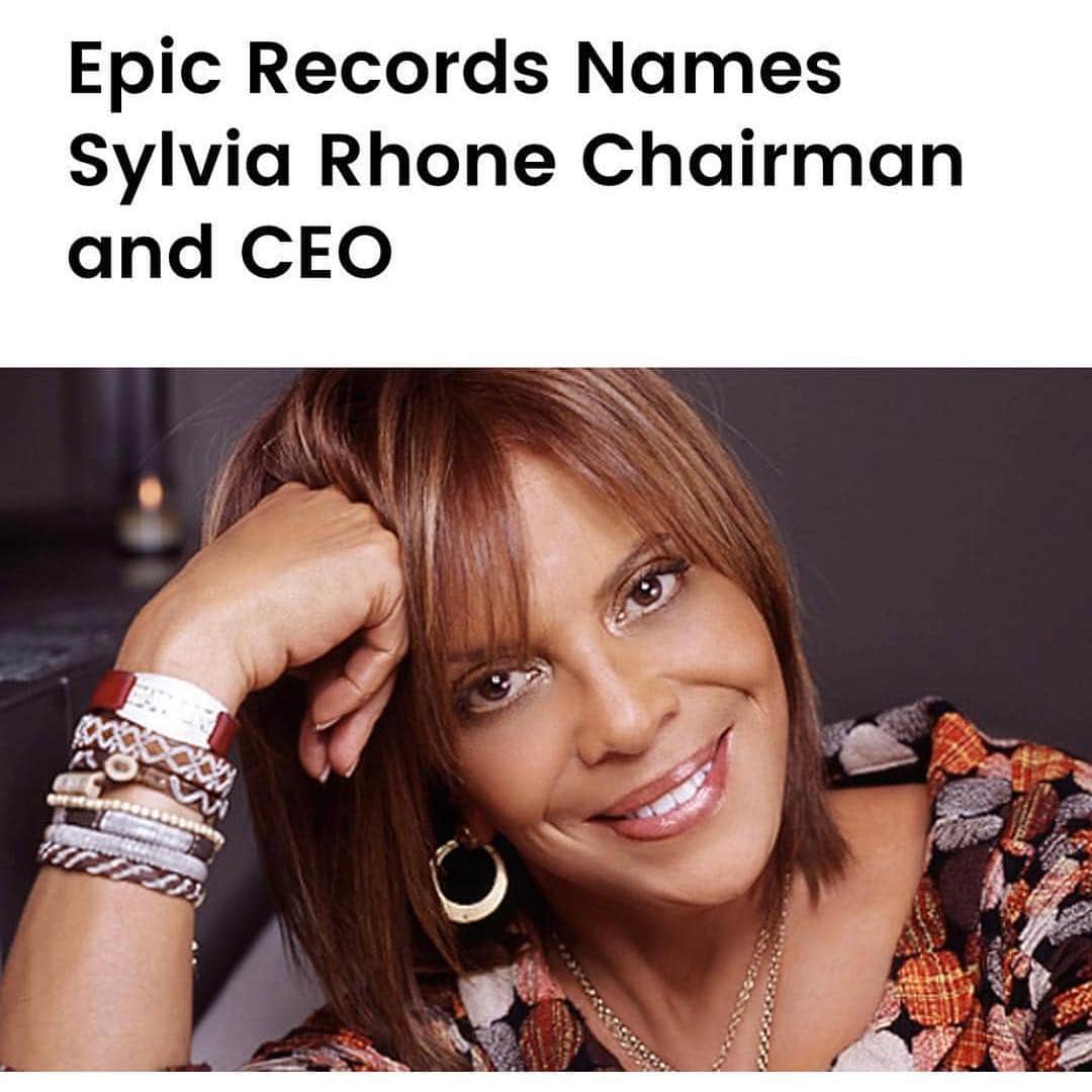 ファボラスのインスタグラム：「Congrats @iamsylviarhone!! Give a queen a throne & watch her do her thing!! 💯」