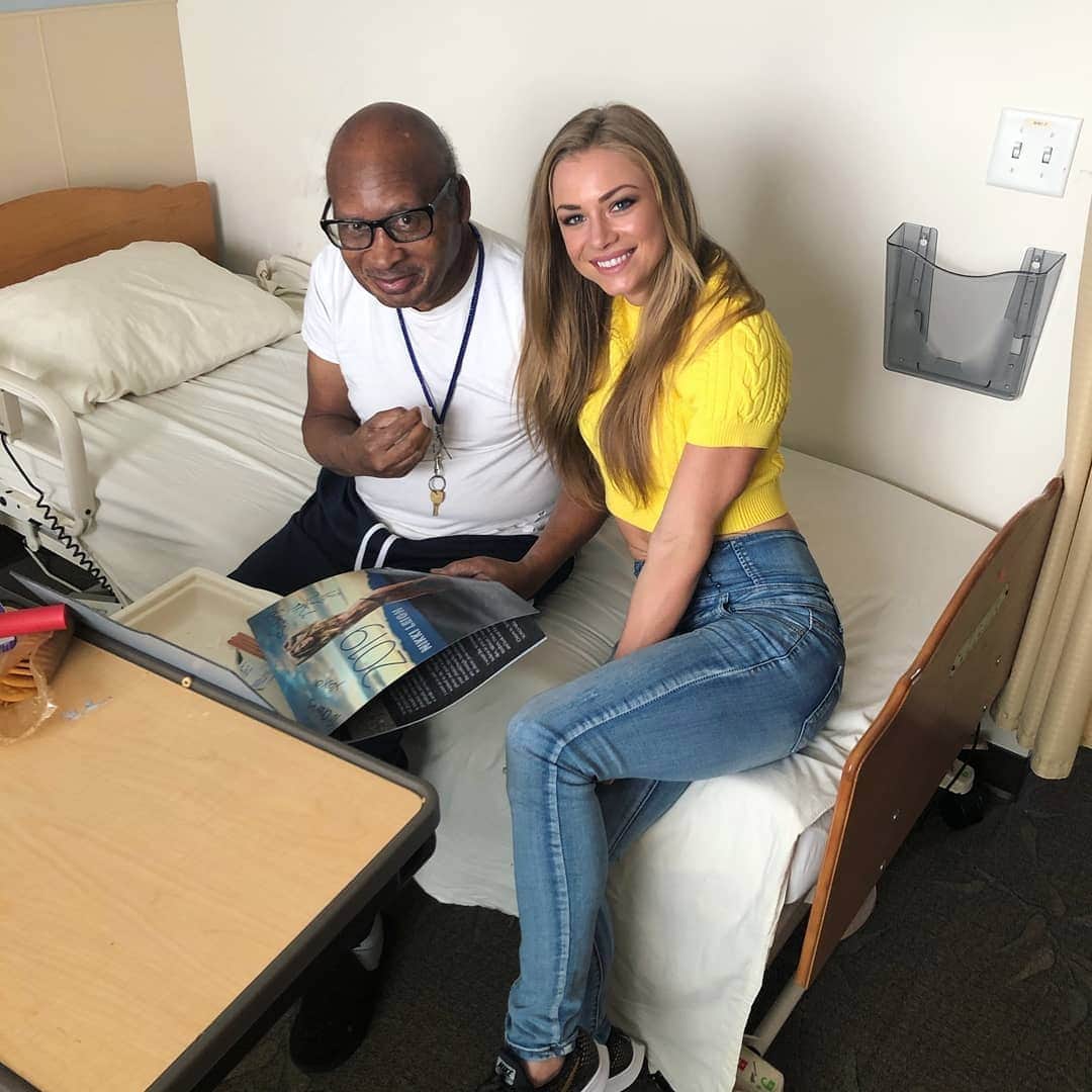 Nikki Leighさんのインスタグラム写真 - (Nikki LeighInstagram)「Cheesing hard😁 Just left the #veterans home and I feel so #blessed 🙏 It is such a pleasure to return and visit those I remember meeting 2 weeks ago as well as all the new people I got to meet today! I brought more Calendars so that noone was left out and then I did room to room visits! Now I am with @thuheal working on myself! It is very important to me to give #love to others and bring #joy to their life but it is also very important to take care of myself!  If you believe in #energy work clearing out #interference for increased energy and a #higherfrequency please visit or contact Transformational Healing Universe (clickable link above post in the location area!) You must  contact and go to this place! This is NOT a PAID post it's a post to spread the love and give you a gauranteed and dependable safe place if you are looking for a place like this or interested in healing from within! (even joints, muscles and circulation etc) 💋 . .**swipe for more photos!📸 . #healing #cyberscan #life #lifetips #lifecoach #healthylifestyle #healthier #energyhealingcoach #energyhealing #energyiseverything #icare」4月24日 10時23分 - missnikkileigh