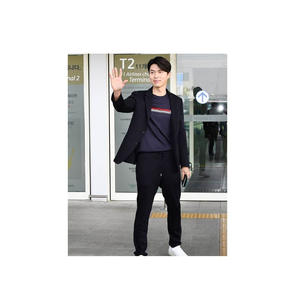 ヒョンビンさんのインスタグラム写真 - (ヒョンビンInstagram)「Hyun Bin arrival at Incheon International Airport, departure to Taipei for “LOG INTO THE SPACE” fan meeting. (April 19, 2019) —— #hyunbin #현빈 #ヒョンビン #玄彬」4月24日 10時31分 - withhyunbin