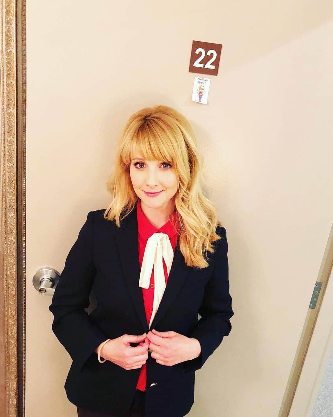 メリッサ・ラウシュのインスタグラム：「I ❤️ good ol’ dressing room #22 @bigbangtheory_cbs forever!」