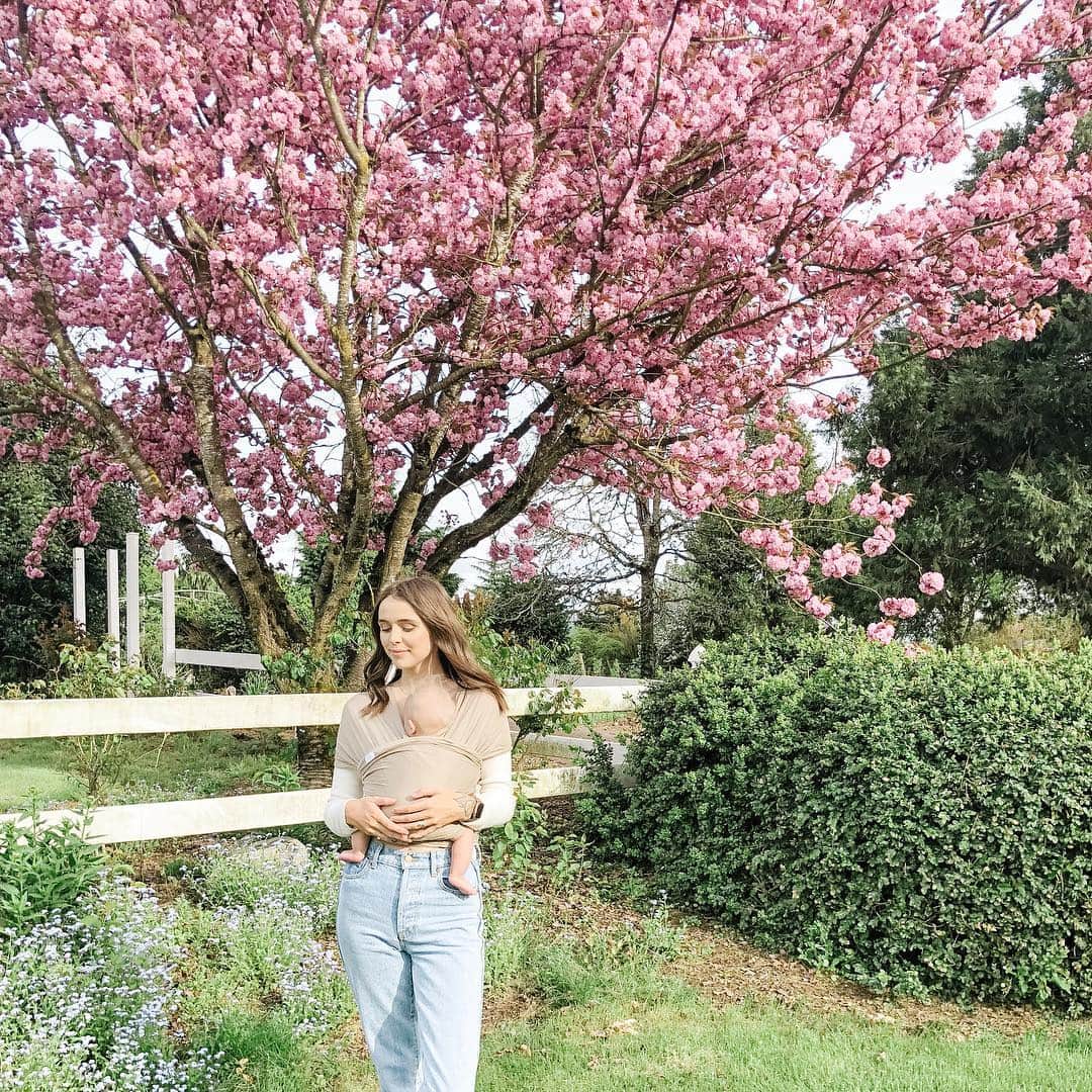 Acacia Brinleyさんのインスタグラム写真 - (Acacia BrinleyInstagram)「68 degrees and sunny. I’m all about this... I LOVE spring.」4月24日 10時47分 - acaciakersey