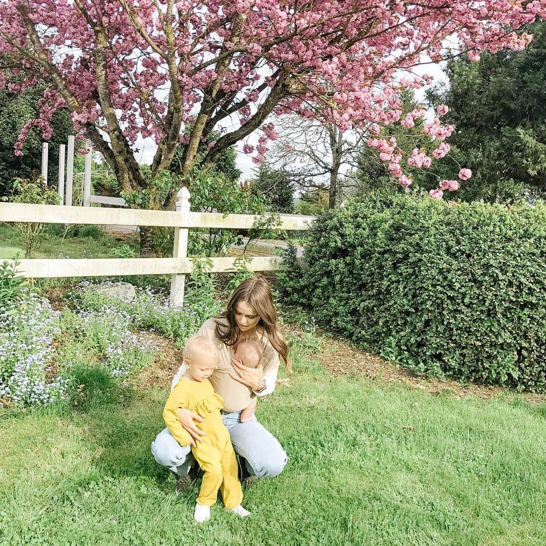 Acacia Brinleyさんのインスタグラム写真 - (Acacia BrinleyInstagram)「68 degrees and sunny. I’m all about this... I LOVE spring.」4月24日 10時47分 - acaciakersey