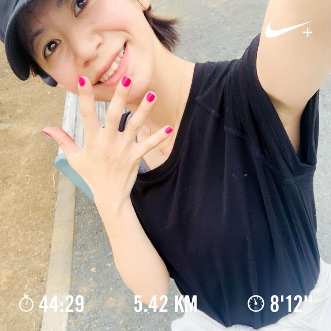 サトウヒロコさんのインスタグラム写真 - (サトウヒロコInstagram)「🏃‍♀️ 相変わらずのゆっくりRUN🌷 筋膜リリース始めました。 やったところろが軽〜い👼 帰ったら他の部分もやります❣️ ・ #サトウヒロコ #シンガーソングライター #シンガーソングランナー #igランナー #igゆっくりRUN #igランナー女子 #igランニング #ランニング #ランニング女子 #ゆっくりラン #お一人様 #ひとり遊び #筋膜 #筋膜リリース #初 #NIKERUNCLUB #adidas」4月24日 10時51分 - satohiroko1208