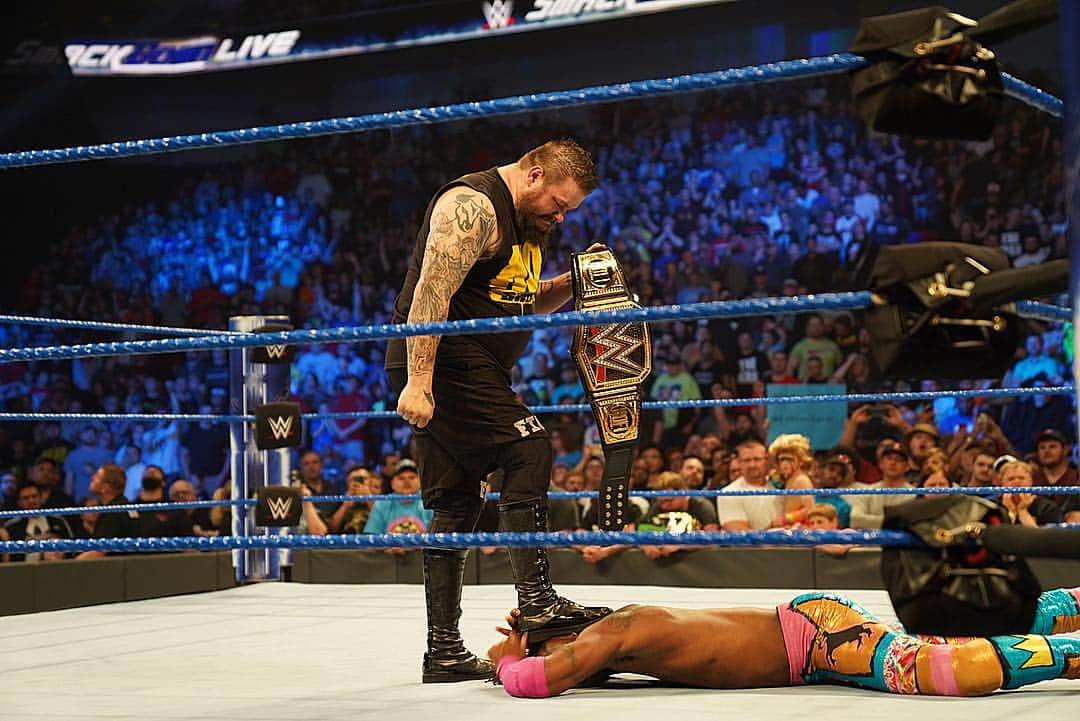 WWEさんのインスタグラム写真 - (WWEInstagram)「#KevinOwens attacks @thetruekofi after his match on #SDLive...his motive is clearly set on the #WWEChampionship!」4月24日 11時05分 - wwe