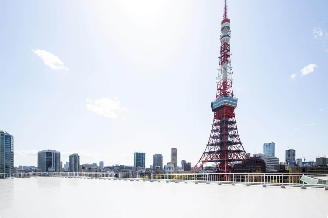 東京プリンスホテルさんのインスタグラム写真 - (東京プリンスホテルInstagram)「都心の”PARK”でゆったりとピクニックをお楽しみいただけるイベント「PARK DAY」。⁣ 東京タワーを間近に臨むホテルの屋上で爽やかな風を感じながら「ROOFTOP YOGA」を。⁣ 詳細はプロフィール欄の「PARK DAY」Webサイトからご覧ください！⁣ ⁣ ＜「PARK DAY」Instagramキャンペーン＞⁣ 2019.5.5 Sun.-5.12 Sun.⁣ ⁣ Share your own images with us by tagging @tokyoprincehotel⁣ —————————————————————⁣ #東京プリンスホテル #東京プリンス #プリンスホテル #tokyoprincehotel #tokyoprince #princehotels⁣ #日本 #東京 #JAPAN #tokyo⁣ #東京タワー #tokyotower #tokyoview⁣ #beautifulhotels #tokyohotel #東京 #东京 #도쿄 #tokio⁣ #travel #instagood #instalike #travelgram⁣ #屋上 #rooftop ＃ヨガ #yoga #parkday #tokyourbanresort」4月24日 11時36分 - tokyoprincehotel