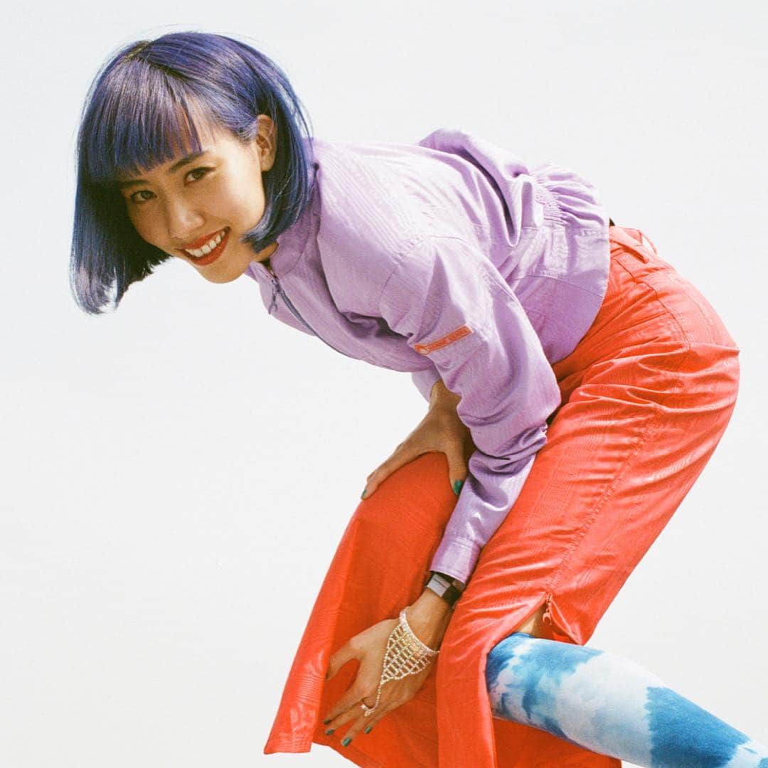 草野絵美のインスタグラム：「Here are some another cuts🎞 Ahh I look absolutely killing it 🥀  #newvisual  photo @tomofumiusa  styling @bunta.r @bunta.works  hmu @riiina0211  #synthwave #retrowave #satelliteyoung」