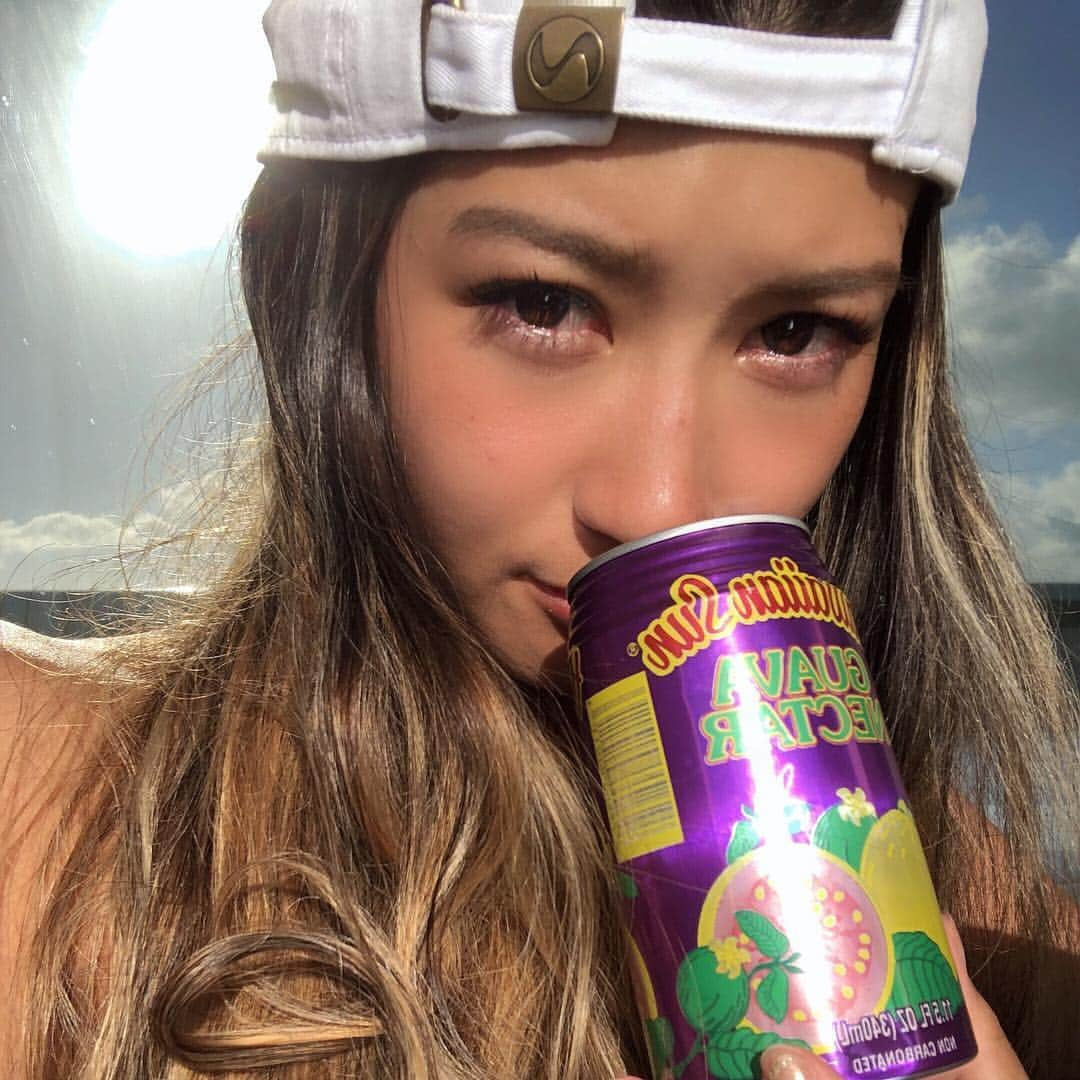 Mihoさんのインスタグラム写真 - (MihoInstagram)「favorite drink💜💜💜 #march16mhawaii #Hawaii #yahoojapan #oahu #vlog #waikiki #honolulu #hawaiivlog#selfie」4月24日 11時42分 - march16m