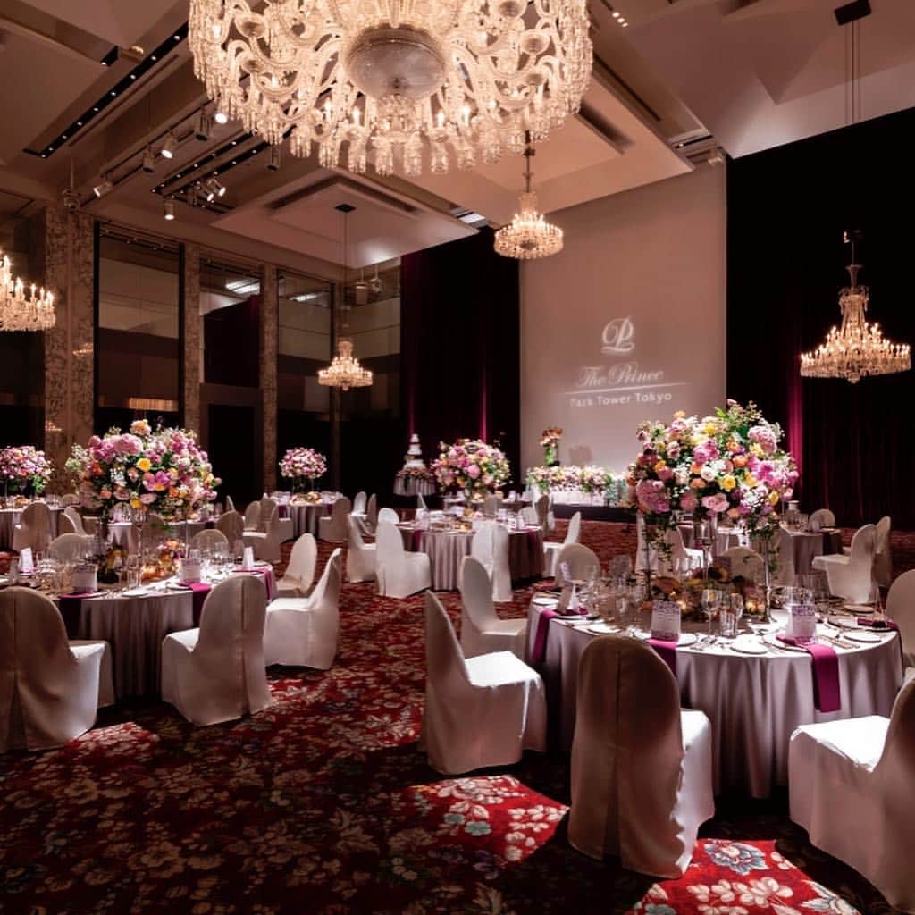 ザ・プリンス パークタワー東京さんのインスタグラム写真 - (ザ・プリンス パークタワー東京Instagram)「都心の緑に囲まれたホテルで、雄大な「THE MAJESTIC WEDDING」を体感してみませんか？  4月28日(日・祝)に月に一度のプレミアムウエディングフェアを開催。 バカラのシャンデリアを使用した演出や、婚礼メニューの無料試食をご体験いただけます！ 更に9:30A.M.の回にご来館いただいた方には特別な特典も。 ご予約はWebサイトにて。 http://bit.do/themajestic  #hotelwedding #ザプリンスパークタワー東京 #princeparktowertokyo ＃東京タワー #tokyotower #花嫁 #ウエディング #プレ花嫁 #ホテル挙式 #weddingfair #ウエディングフェア」4月24日 22時42分 - princeparktowertokyo