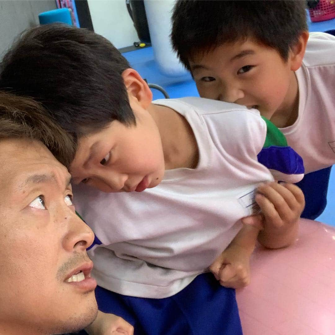 吉永啓之輔さんのインスタグラム写真 - (吉永啓之輔Instagram)「今日もれんとガチの闘い👊  #暴れん坊#ドm#闘い#小学生#ガチンコ #負けられない戦い#れん#啓之輔」4月24日 22時34分 - keinosuke91