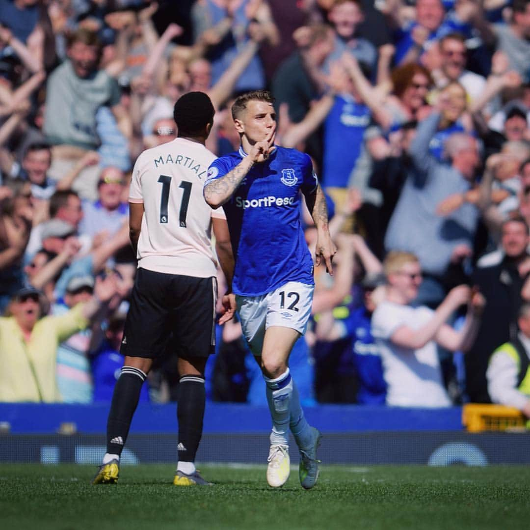 エヴァートンFCさんのインスタグラム写真 - (エヴァートンFCInstagram)「What a strike for baby Digne! 🚀🐻 • • • #everton #efc #blues #toffees #goodisonpark #nsno #win #celebration #digne #france #manutd #manchesterunited #premierleague #pl」4月24日 22時37分 - everton