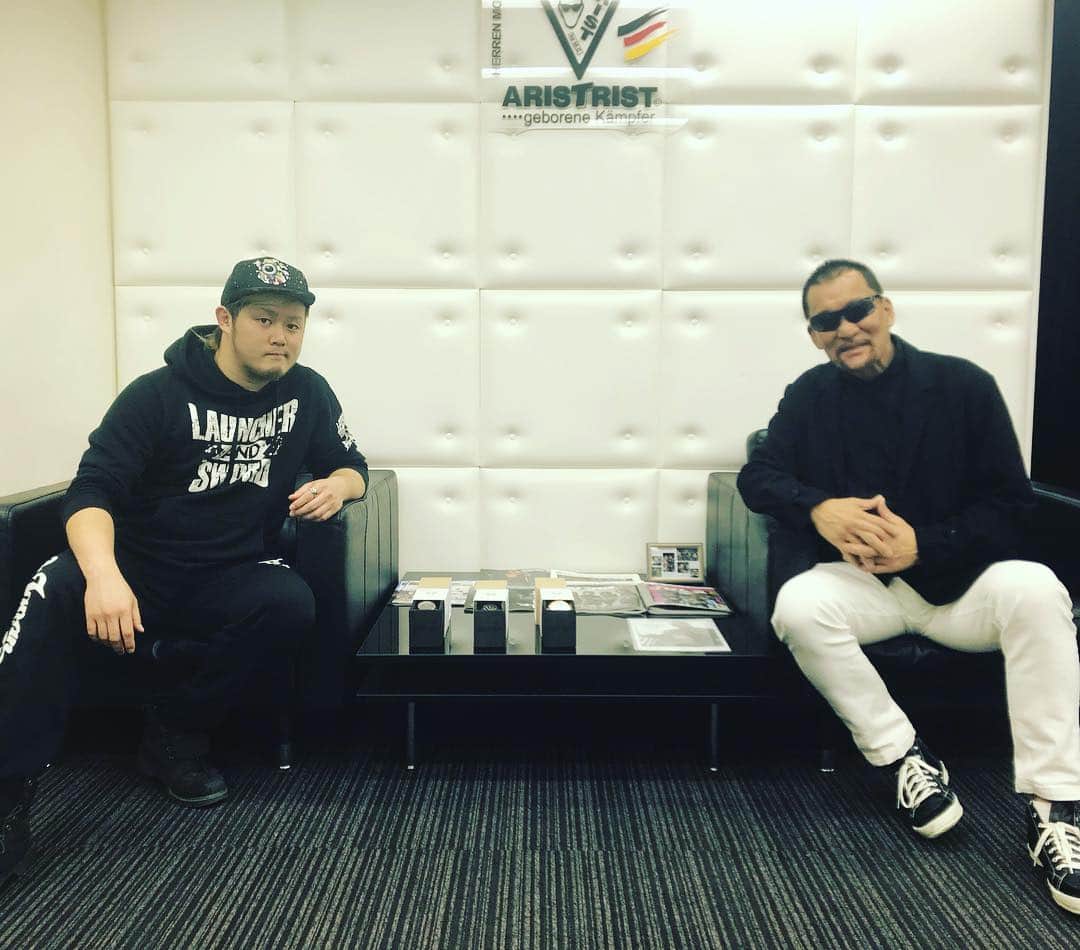 橋本大地さんのインスタグラム写真 - (橋本大地Instagram)「移転して始めてアリストトリストに行って来ました❗️今日本当はお休みやったらしくて蝶野さんたまたま取材できとったらしいですw #アリストトリスト  予約制になったらしいですね」4月24日 22時38分 - risingddt_daichi