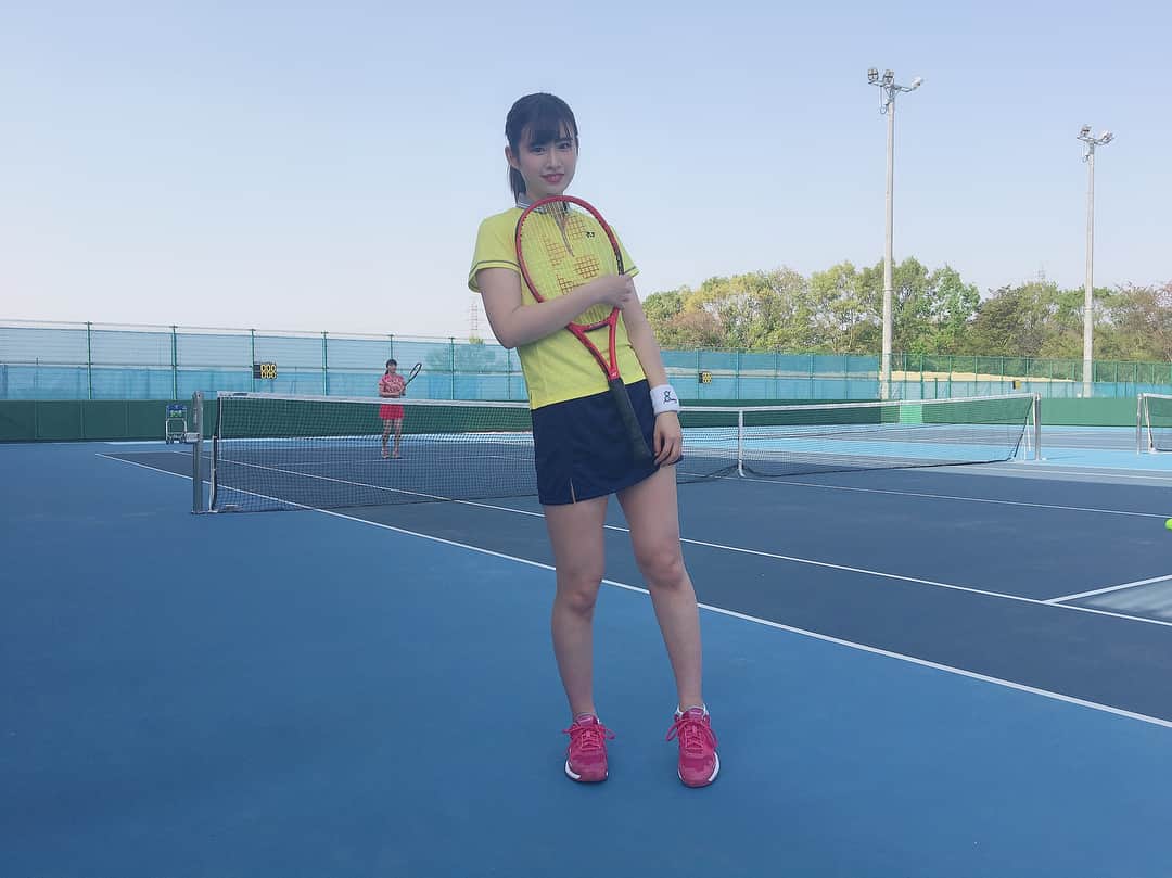 佐藤朱さんのインスタグラム写真 - (佐藤朱Instagram)「YONEXテニスウエア🎾 . イエローのウエアは、 実は小さくドットが入ってるよ🔅 #テニス #テニスウェア #YONEX」4月24日 22時43分 - akari_miyagi