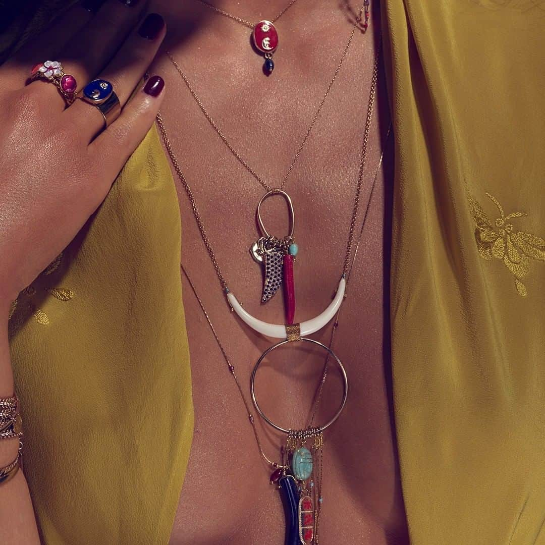 サテリットさんのインスタグラム写真 - (サテリットInstagram)「Une accumulation de bijoux qui sent bon l'été... [ Collection Sirine ]  #satelliteparis#bijoux#gioielli#jewelry#love#photooftheday#beautiful#fashion#collier#necklace#cadeaufemme#bijouxfantaisie#style#bijou#ideecadeau#sirine#nouvellecollection#luckyyou」4月24日 21時08分 - satelliteparis